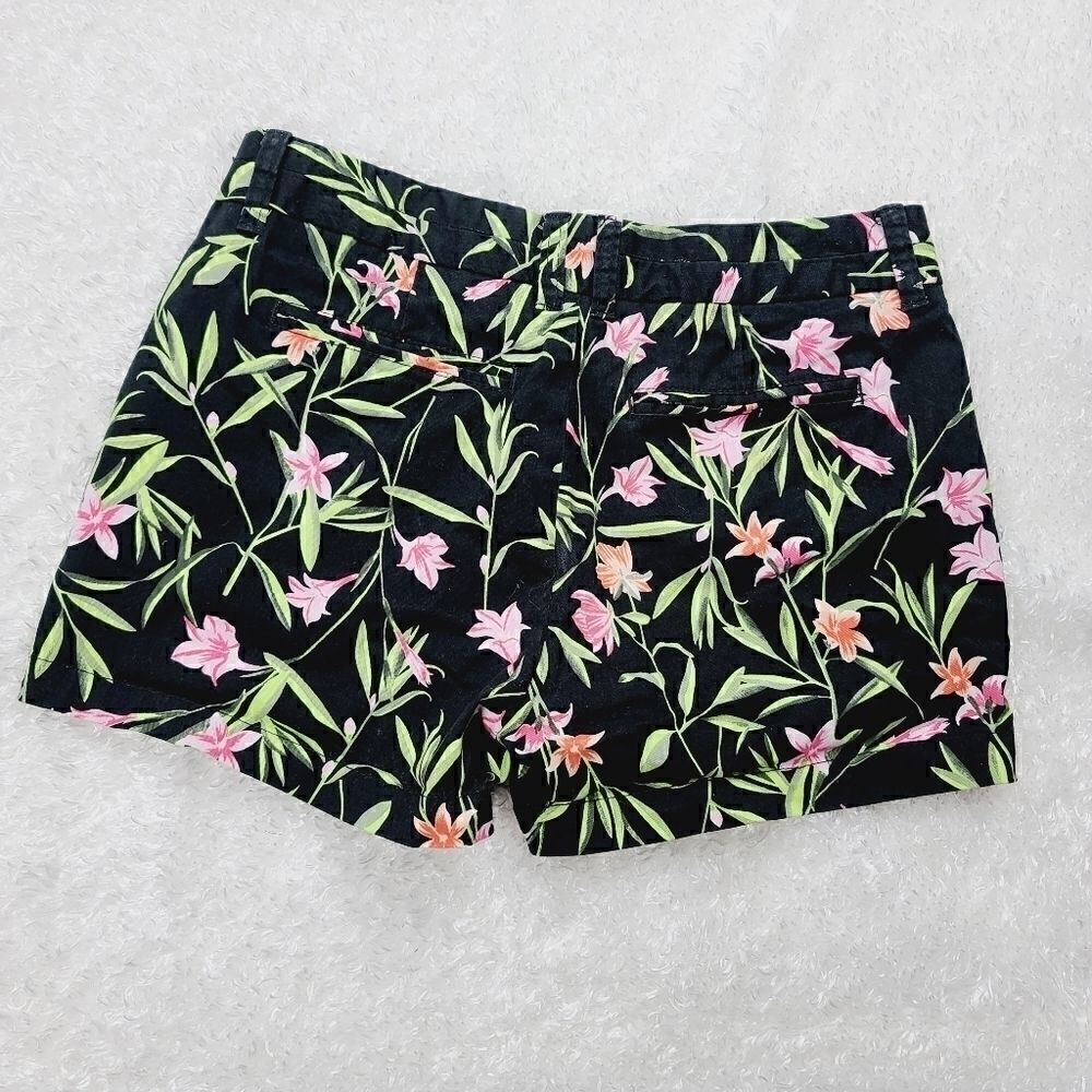 GAP 3" Fun Floral Shorts - Picture 3 of 5